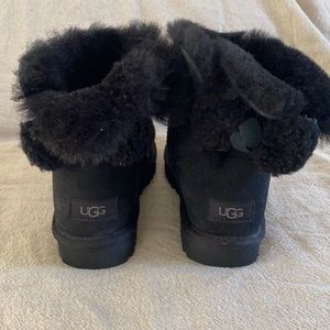 Black ugg boots